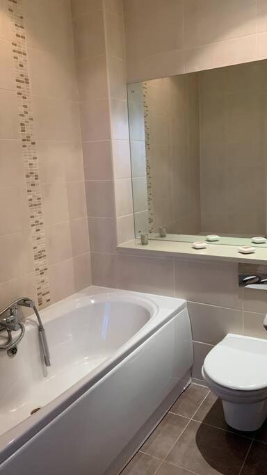 3 Bedroom Penthouse Apartment In Ларн Экстерьер фото