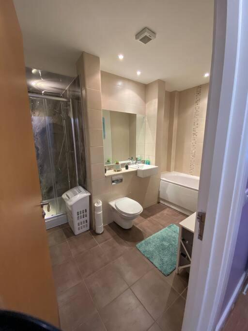 3 Bedroom Penthouse Apartment In Ларн Экстерьер фото